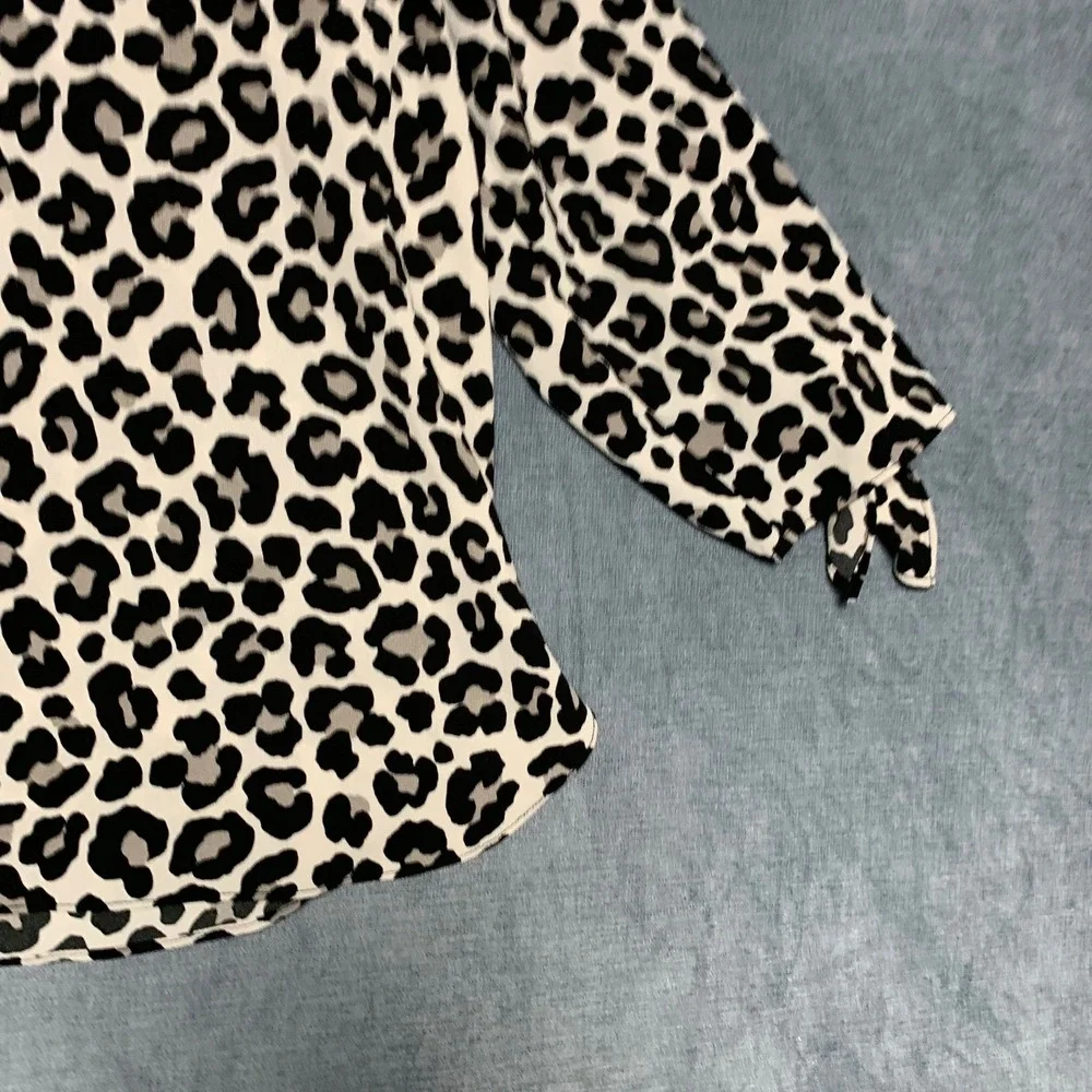 Michael Kors Blouse Top Womens Large Beige Leopard Print Round Hem Summer V Neck